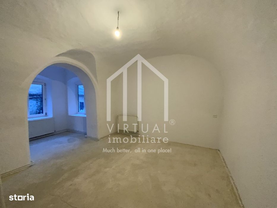 Apartament de vanzare cu 3 camere pivnita,la casa in zona Centrala