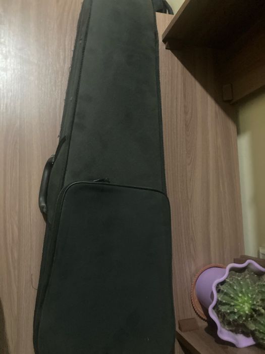 Skripka 4/4 sotiladi(yoki gitaraga almashtiriladi)
