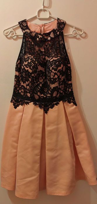 Официална рокля.