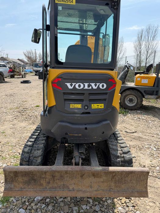 Vand miniexcavator VOLVO EXR252D cu accesorii si remorca transport