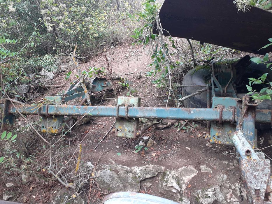 Трактор мтз 80 и прикачен инвентар