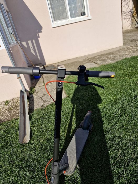 Vând trotineta electrica încă în garantie