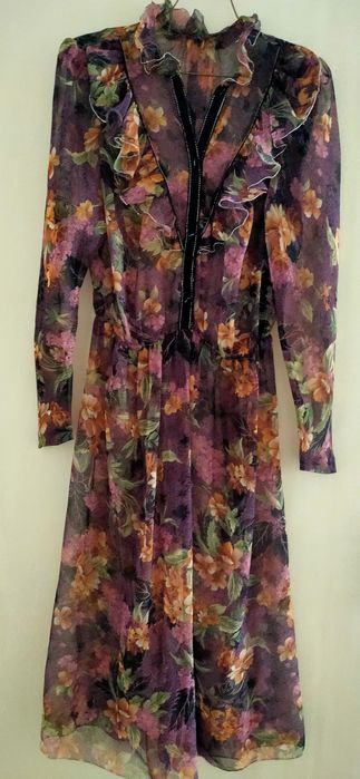 Продаются платья, юбки и красивая блузка