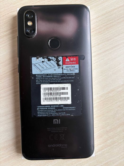 Продавам Xiaomi Mi A2 за ремонт или за части