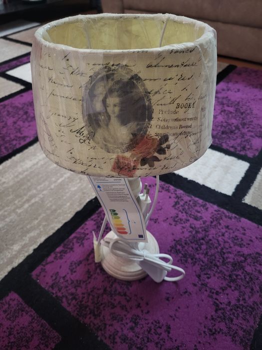 Veioza noua cu eticheta si cu folie