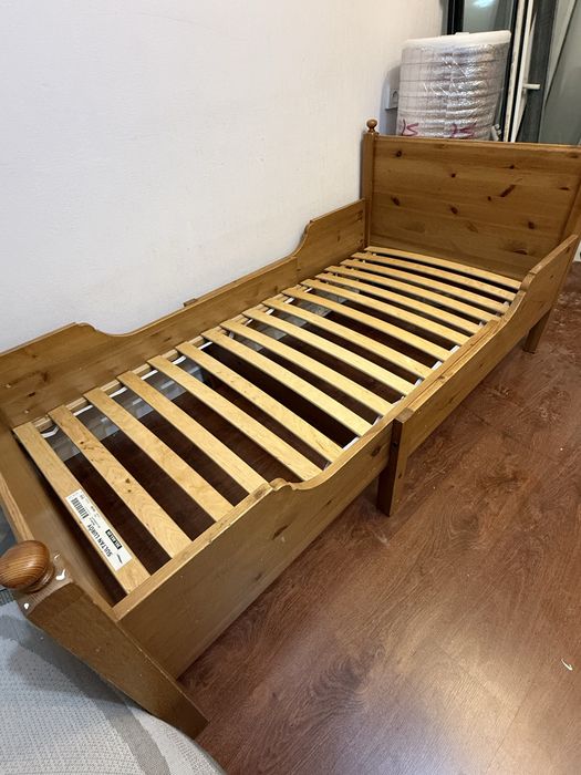 Кровать IKEA с матрасом массив дерево