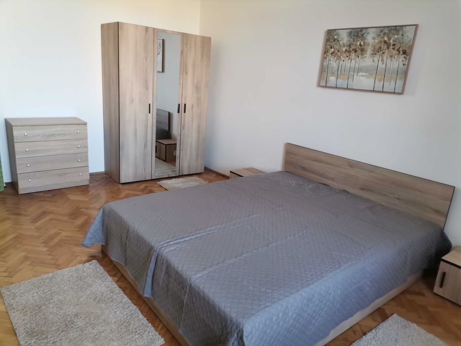 Отдава се под наем  двустаен в Гео Милев с усещане за тристаен