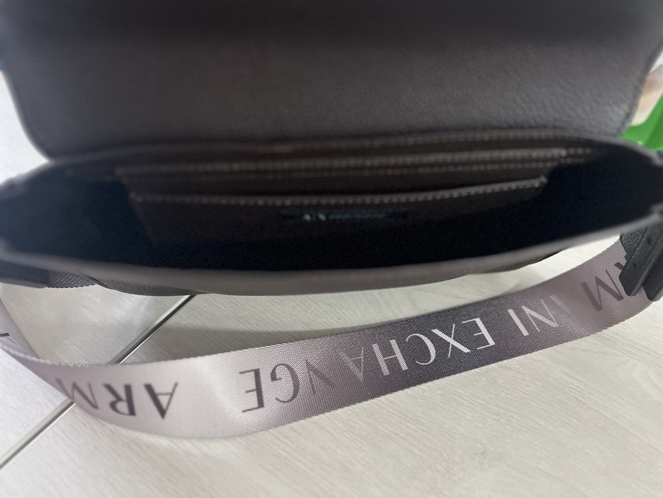 Armani Exchange чанта