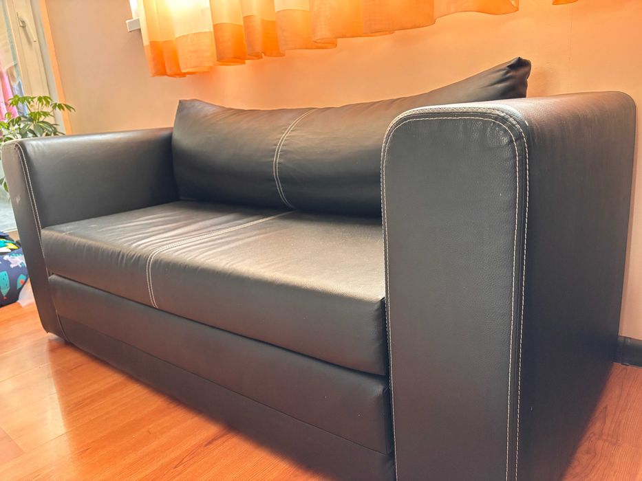 Диван двойка с функция сън,изкуствена кожа