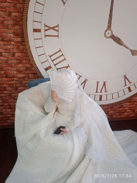 Свадебная платье в хорошем состоянии имеется обруч если будете брать 1