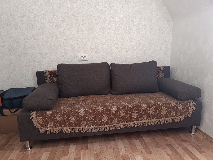 Отдам диван бесплатно !