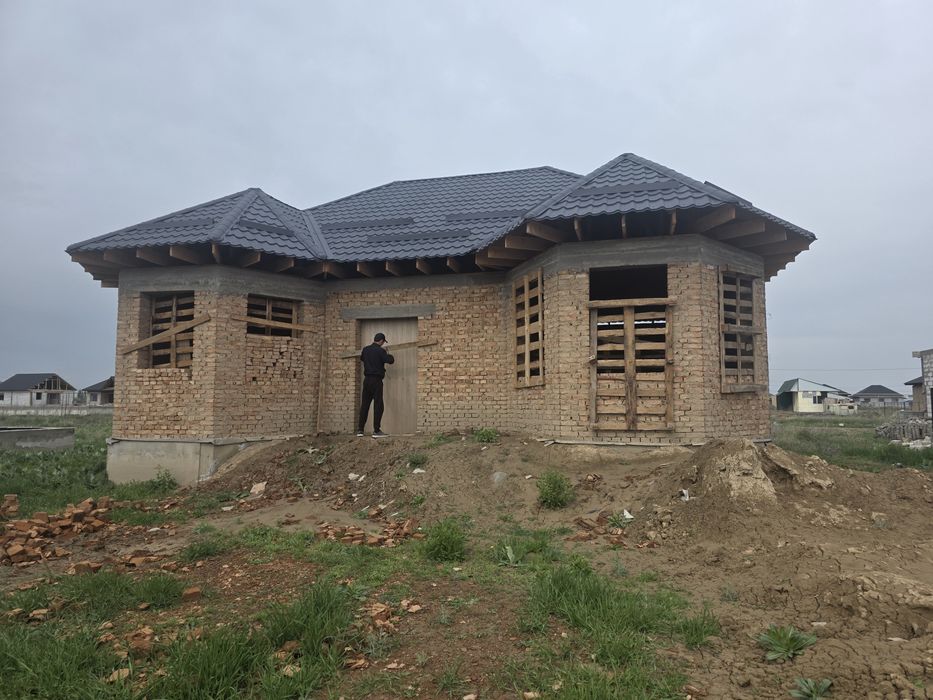 Продам частный недостроенный дом.