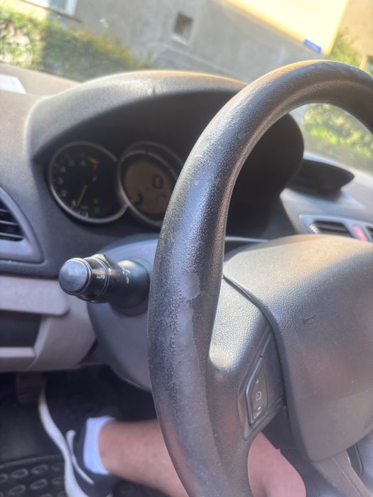 Vând Volan Megane 3 hatchback (pentru recondiționare)