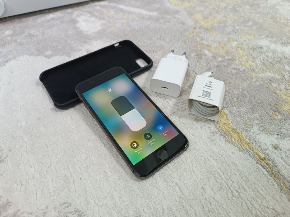 iPhone 8 в хорошем состоянии.