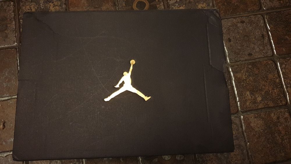 Air Jordan 1 Mid, piele naturală, marimea 42,5 (vai de steaua lor)