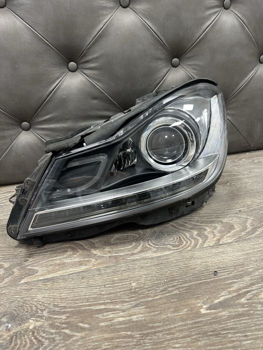 Mercedes W204 Facelift фейс ляв фар фарове