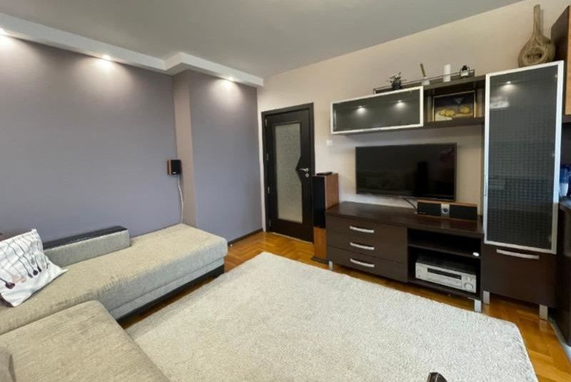 Дава се под наем Тристаен апартамент в София, Хиподрума - 105 кв.м за 612 € - Снимка #1