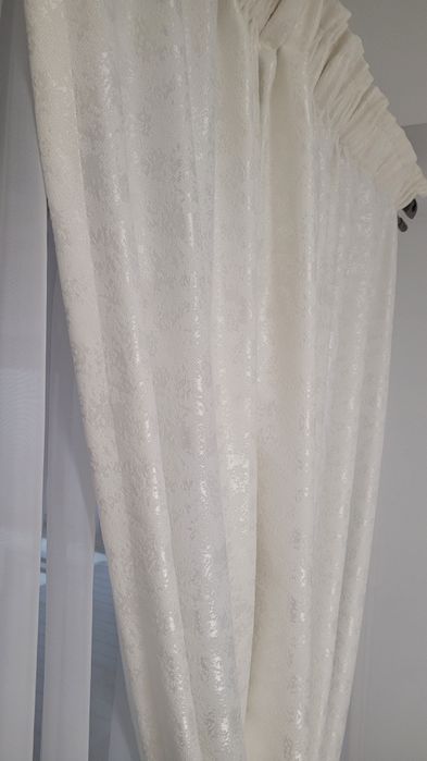 Draperii albe si turcoaz