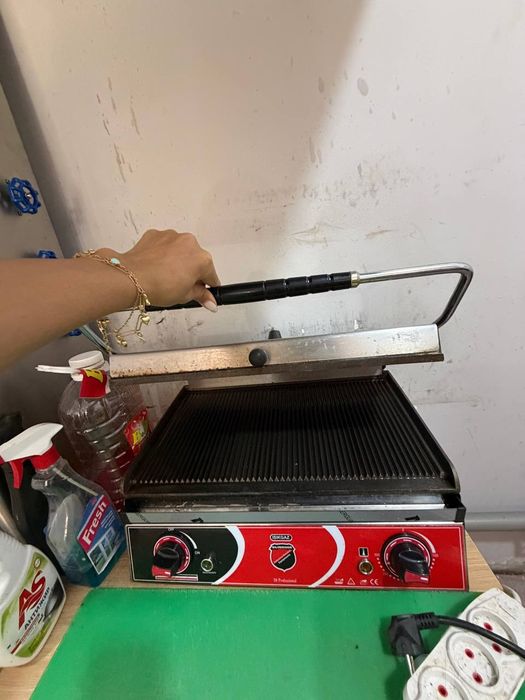 Tostr aparat sotiladi