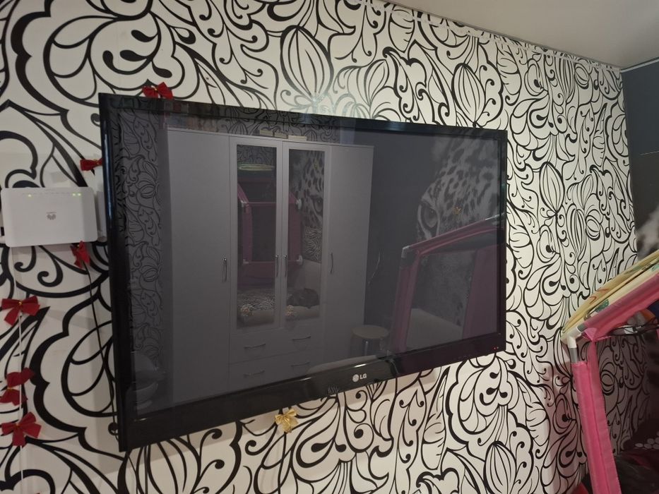 Телевизор LG в хорошем состоянии