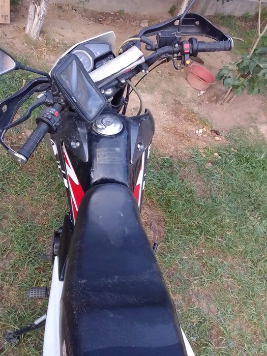 Продам эндуро китаец 250 кубов.