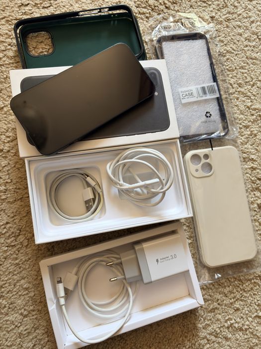 Vand Iphone 13, 128Gb,neblocat , folosit o perioada .