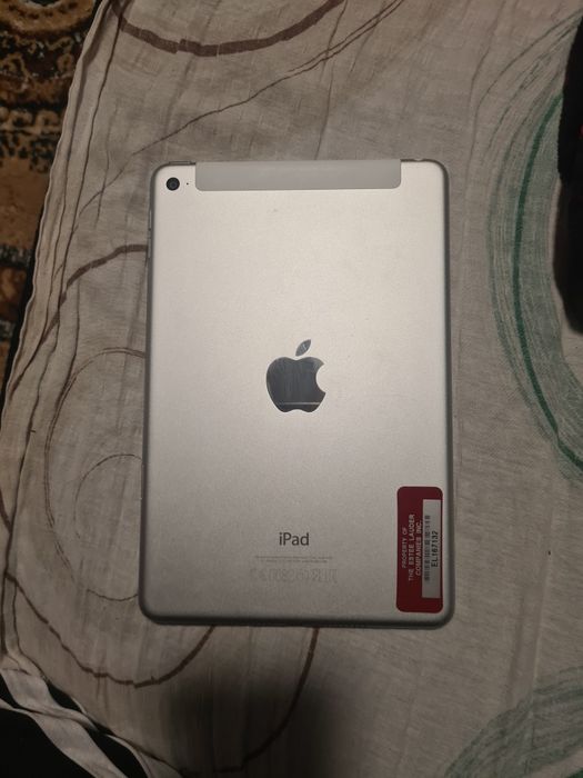 Vând Tableta ipad 4 mini cu amprentă digitală