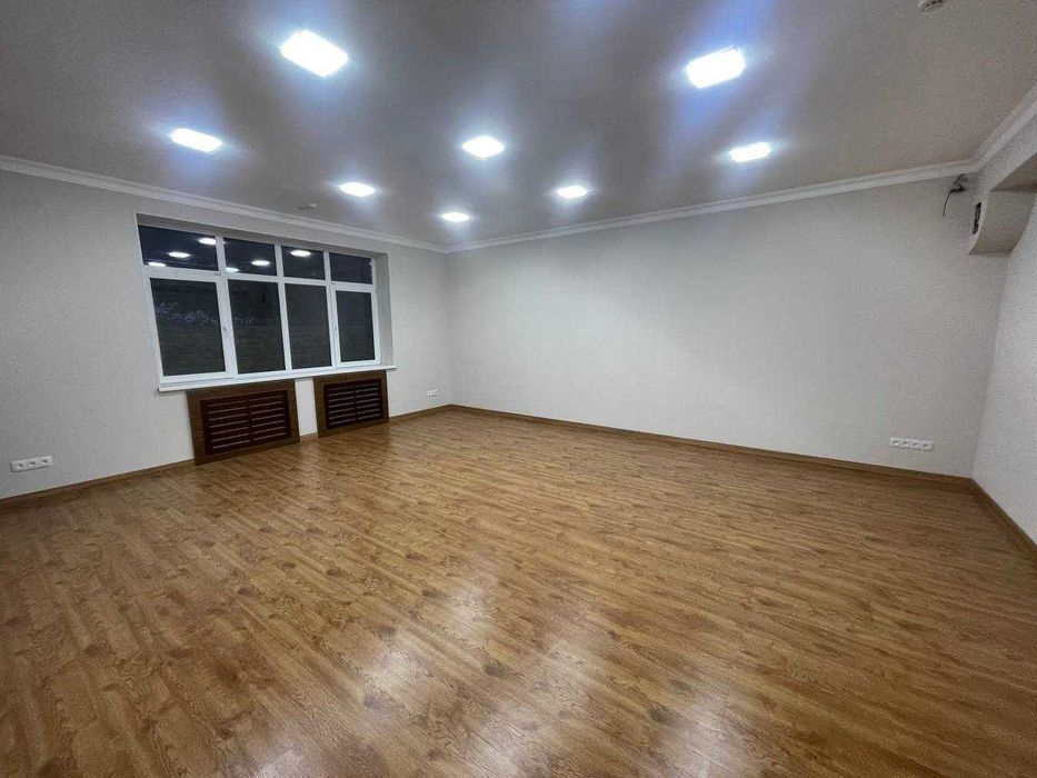 Офис 500м центр города, ул.Моштабиб, первая линия с ремонтом (ЛА)