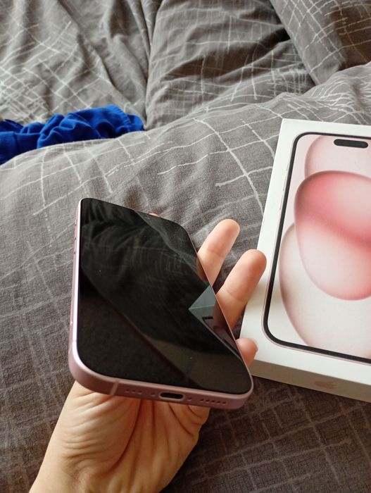 iPhone 15 розов.