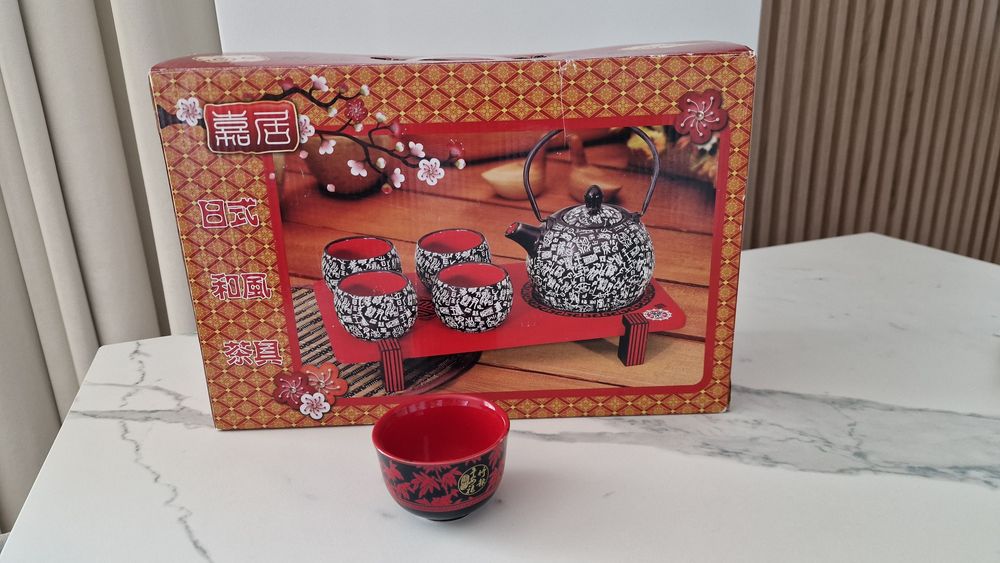 Set Pentru Ceai Cu Ceainic, 4 Cesti Si Tava Pentru Servit