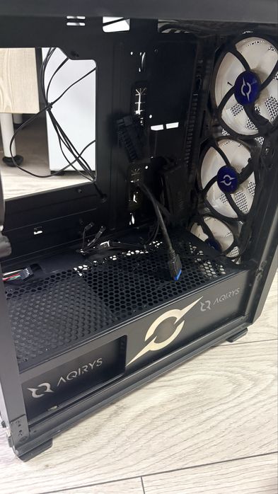 Vând carcasă Aqirys Wezen + sursă Aqirys Pulsar 750W 80 Plus Bronze + Gtx 1060 6gb