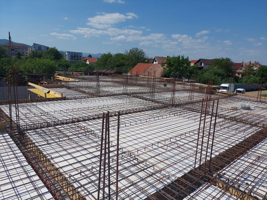 Firma constructii executa case la rosu-cheie, acoperise, etc