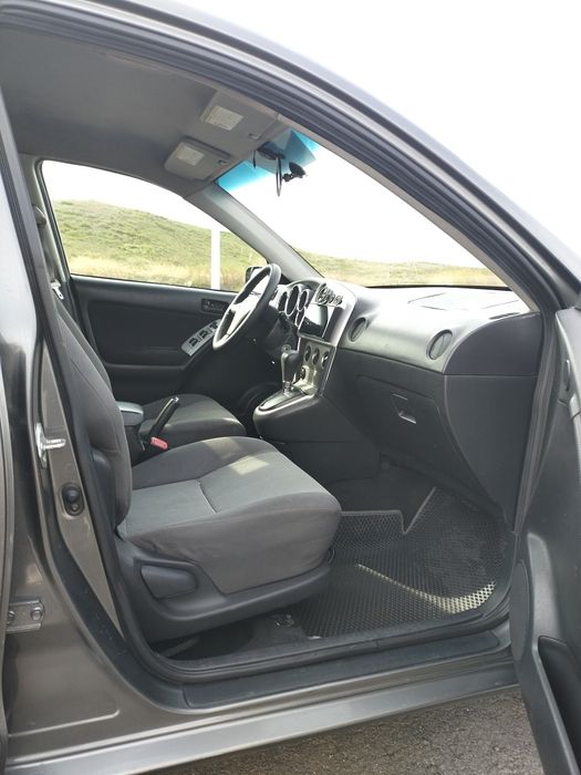 Toyota matrix 2004 года.