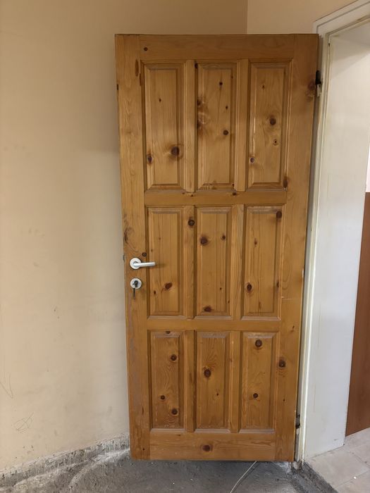 Дървена врата