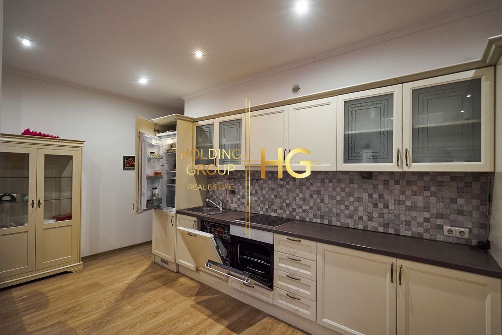 Продава се Тристаен апартамент в Варна, Бриз - 150 кв.м за 1927 €/кв.м - Снимка #11