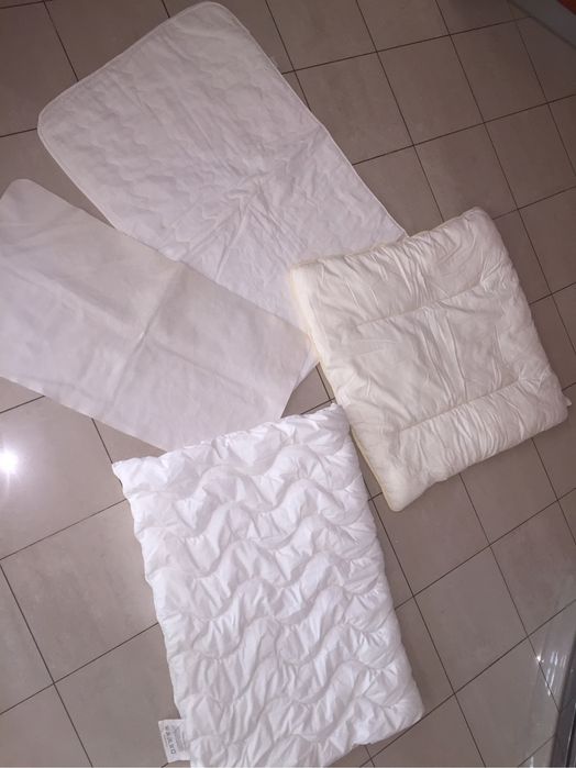 Червени кадифе възглавници Ikea/Камбанка/Disney;завивка/чаршаф бебе