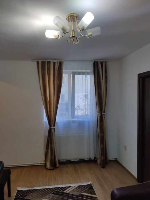 Închiriez apartament în Reghin