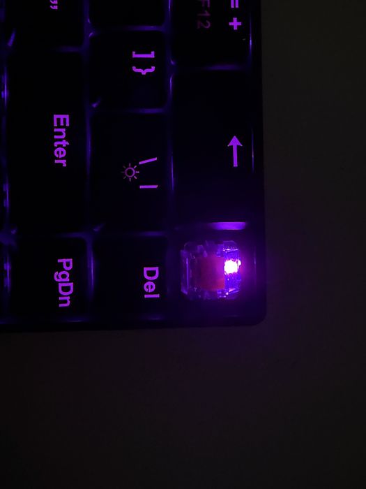 Tastatură mecanică A+ K77B RGB, switch-uri roșii, stare foarte bună