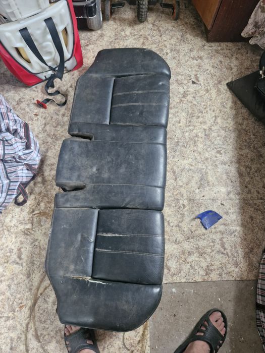 Заднее сиденье на мерс 210 , детское кресло