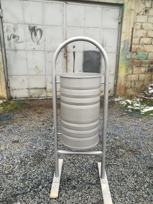 Cosuri pentru gunoi si băncuțe stradale