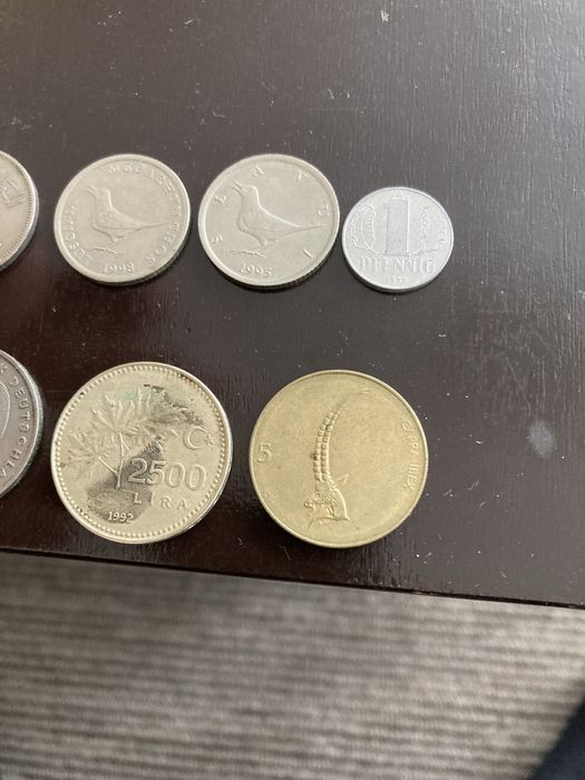 Различни монети в добро запазени състояние