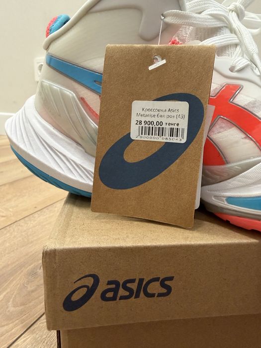 Кроссовки Asics новые, размер 43.