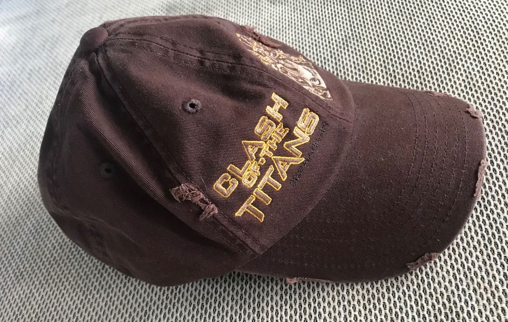 Шапка с козирка от филма Сблъсъкът на титаните