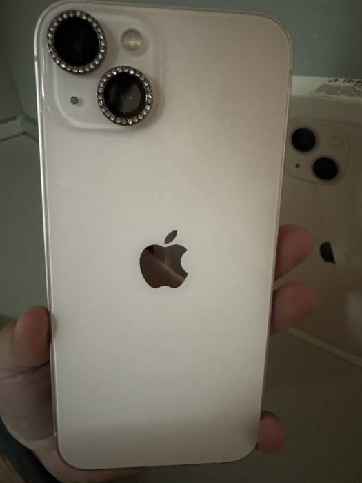 Продавам айфон 13 чиста