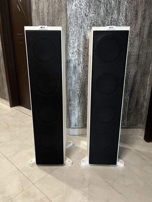 KEF Q750.