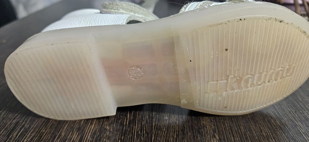 Нарядные сандали на девочку