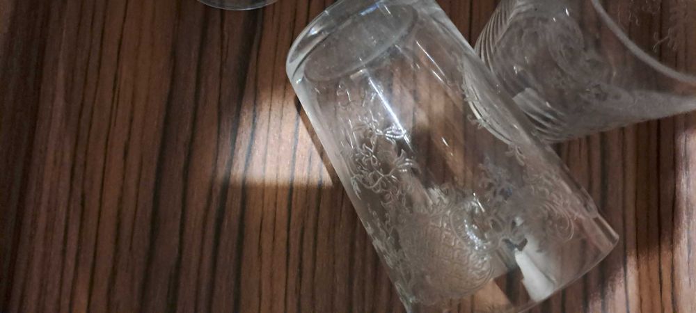 Кристални чаши - 2 бр. за шампанско и 3 бр. за вода - 47 лв.