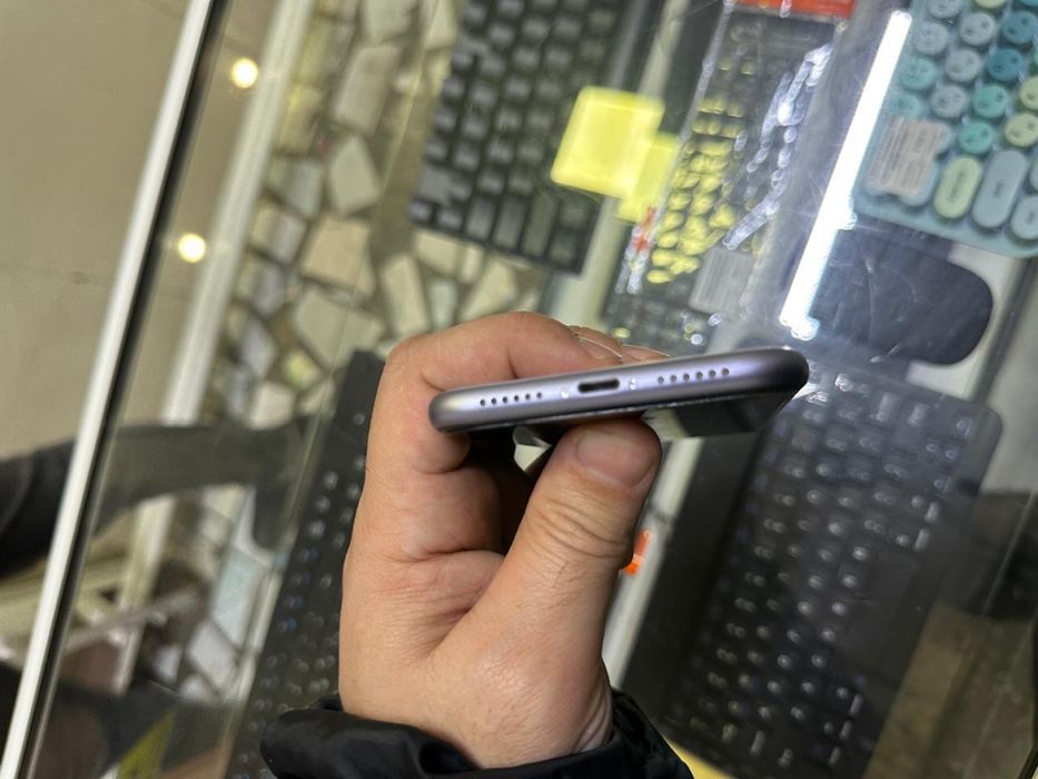 Iphone 11 на 256GB, akb 82%