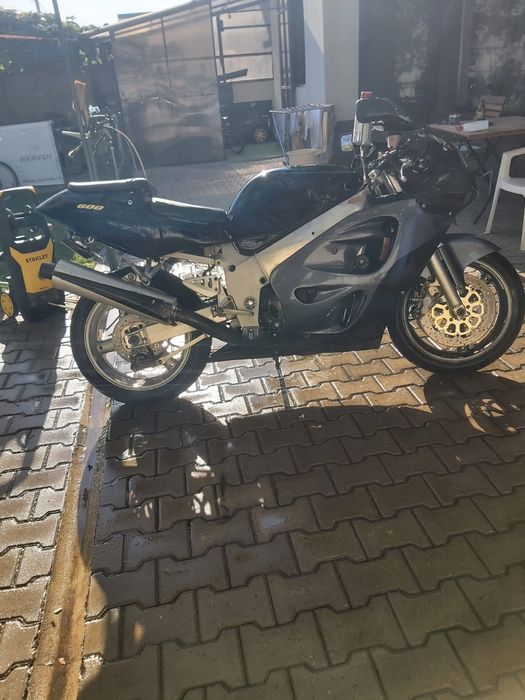 Vand motocicleta Suzuki Gsxr Srad 600 .an 1997……