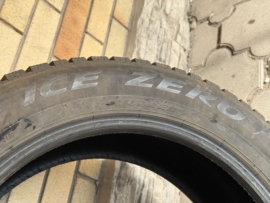 Зимние шины Pirelli Ice Zero 235/55 R20